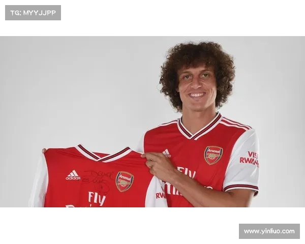 从防守核心到组织枢纽全面解析大卫路易斯在场上的职责与作用