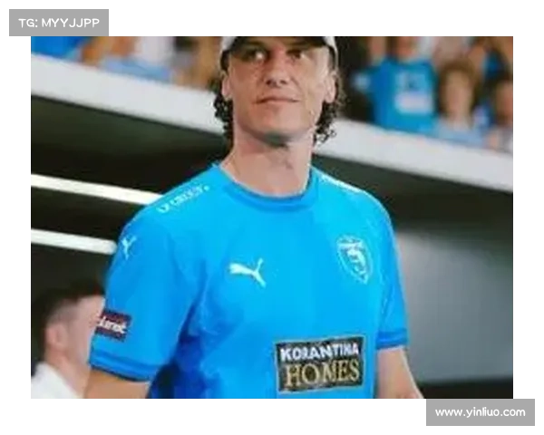 大卫·路易斯未能入选原因分析与足球生涯的转折点探讨